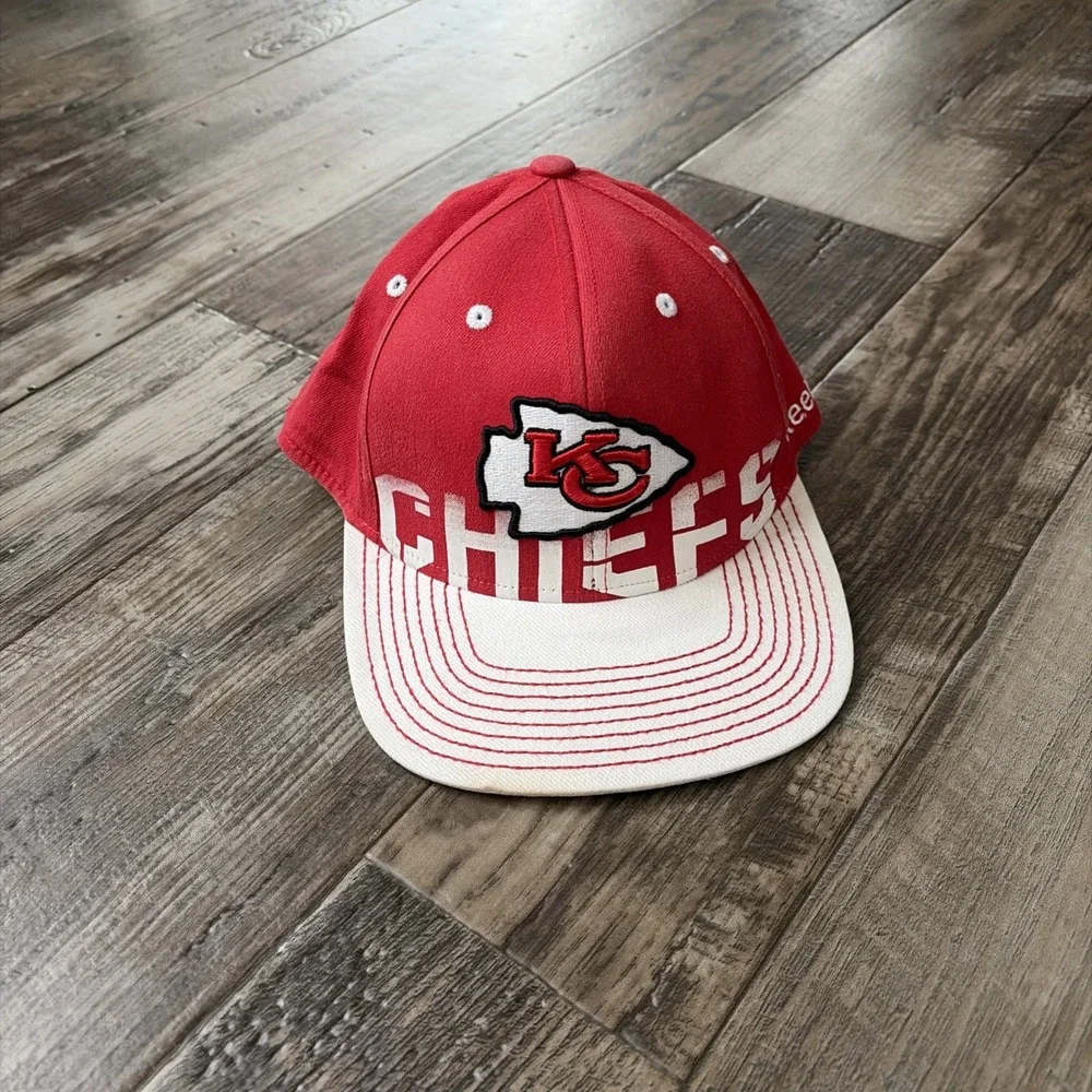 Vintage Reebok Kansas City Chiefs On Field Fitted  Hat Spellout S/M‎